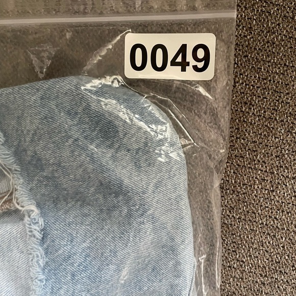 Madewell The Momjean Light Wash Distressed Denim Cutoff Shorts 30 - Picture 9 of 11